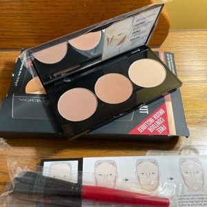 Boxed Smashbox Step by Step Contour Kit with Brush.    Bronze / Highlight
